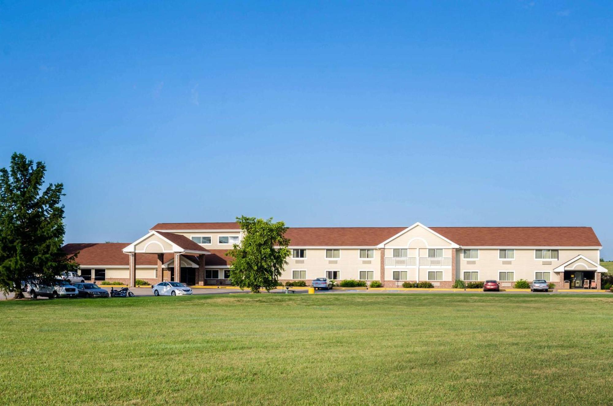 Rodeway Inn Hesston المظهر الخارجي الصورة