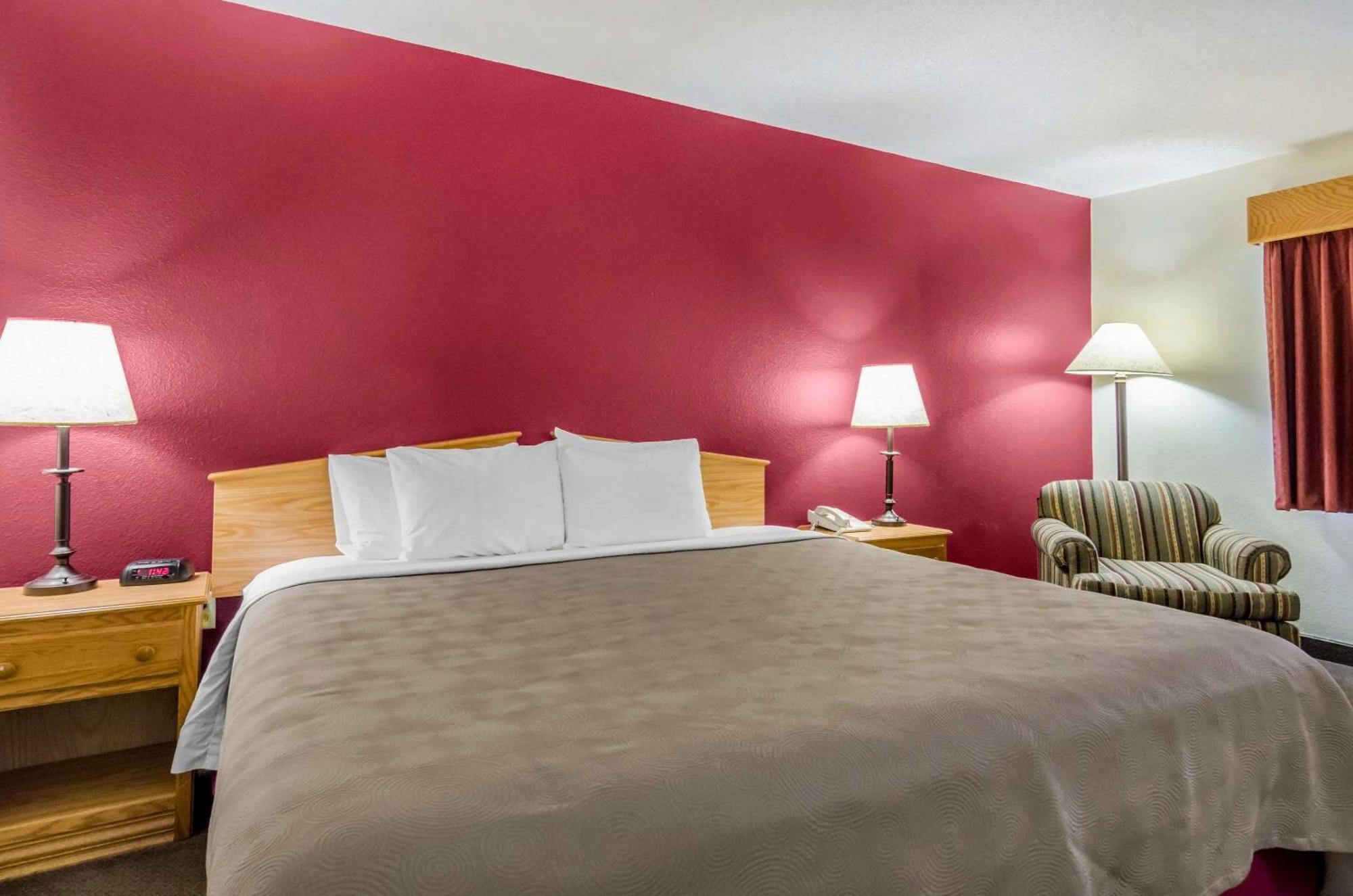 Rodeway Inn Hesston المظهر الخارجي الصورة