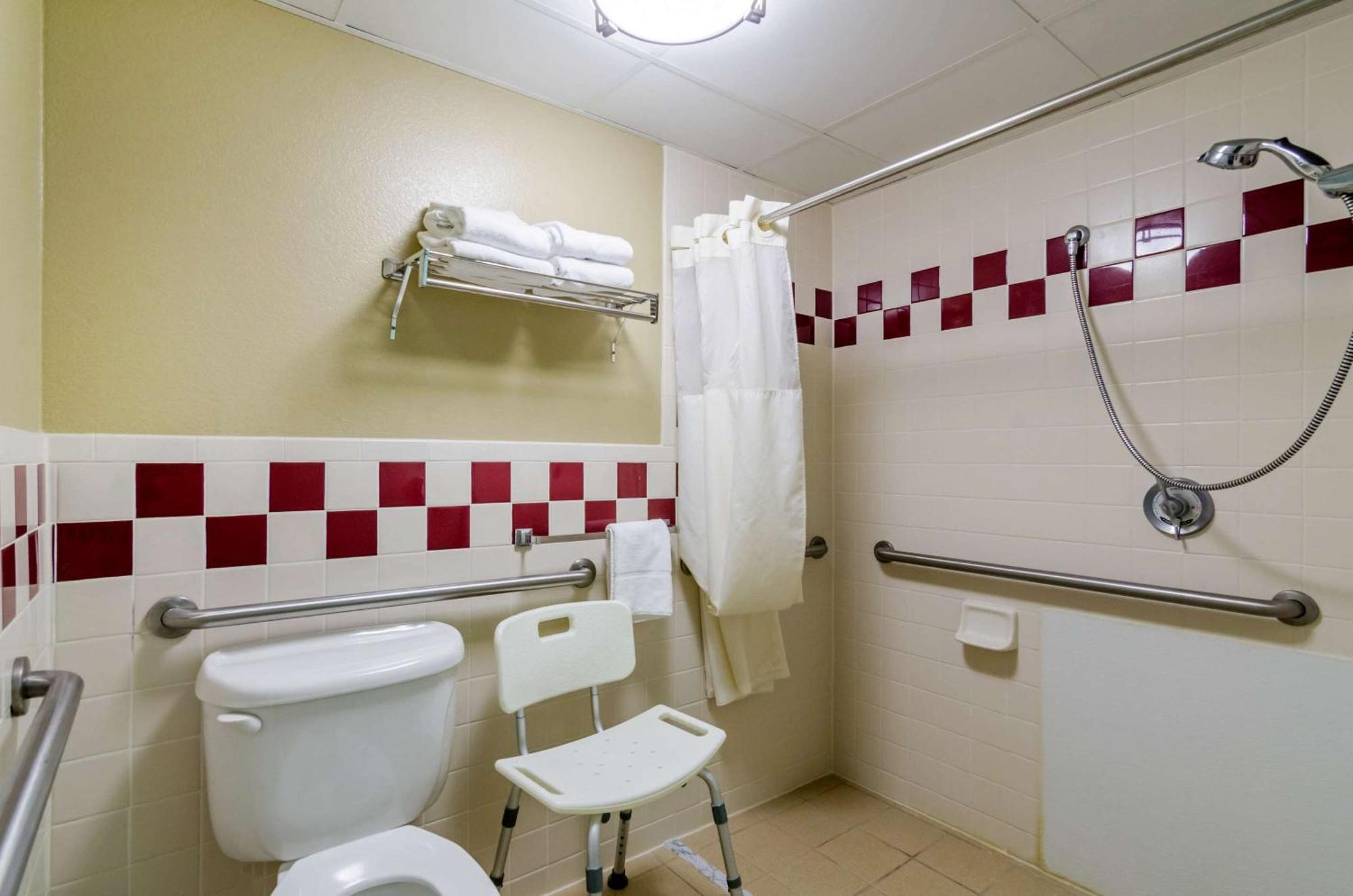 Rodeway Inn Hesston المظهر الخارجي الصورة