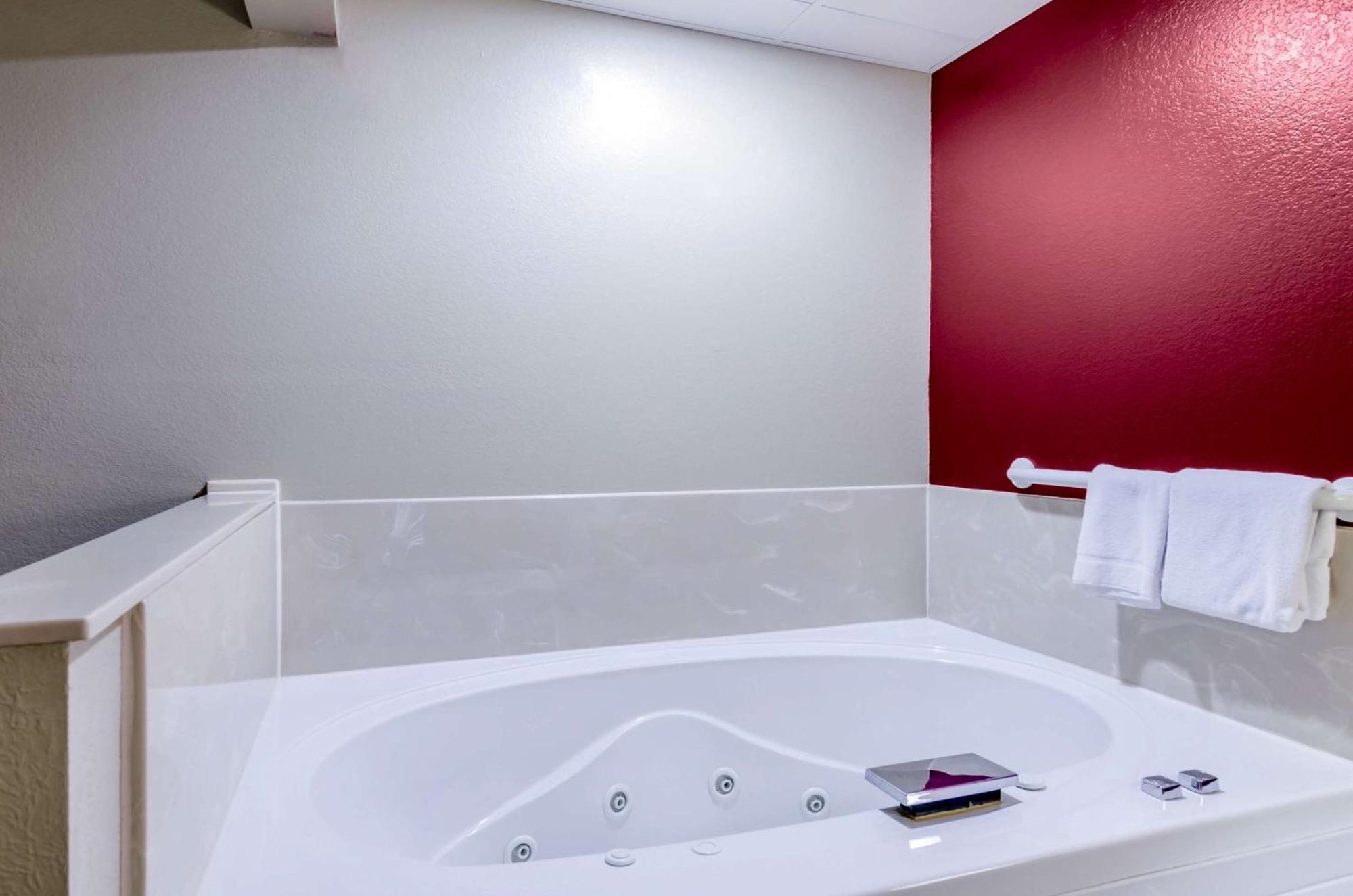 Rodeway Inn Hesston المظهر الخارجي الصورة