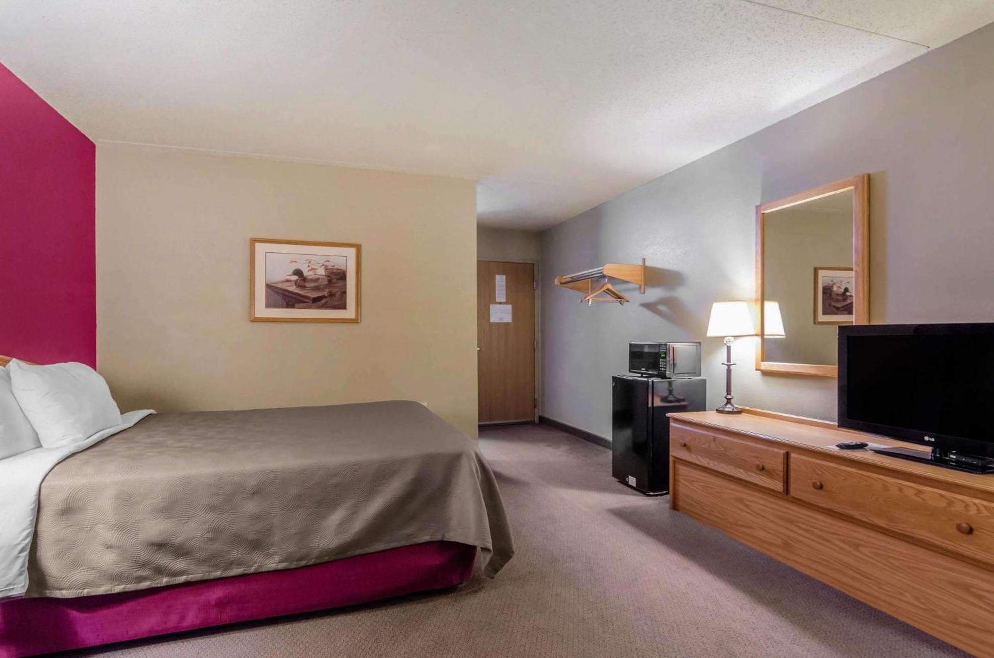 Rodeway Inn Hesston المظهر الخارجي الصورة