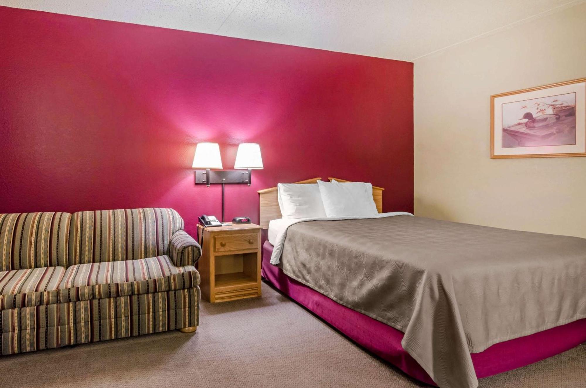 Rodeway Inn Hesston المظهر الخارجي الصورة