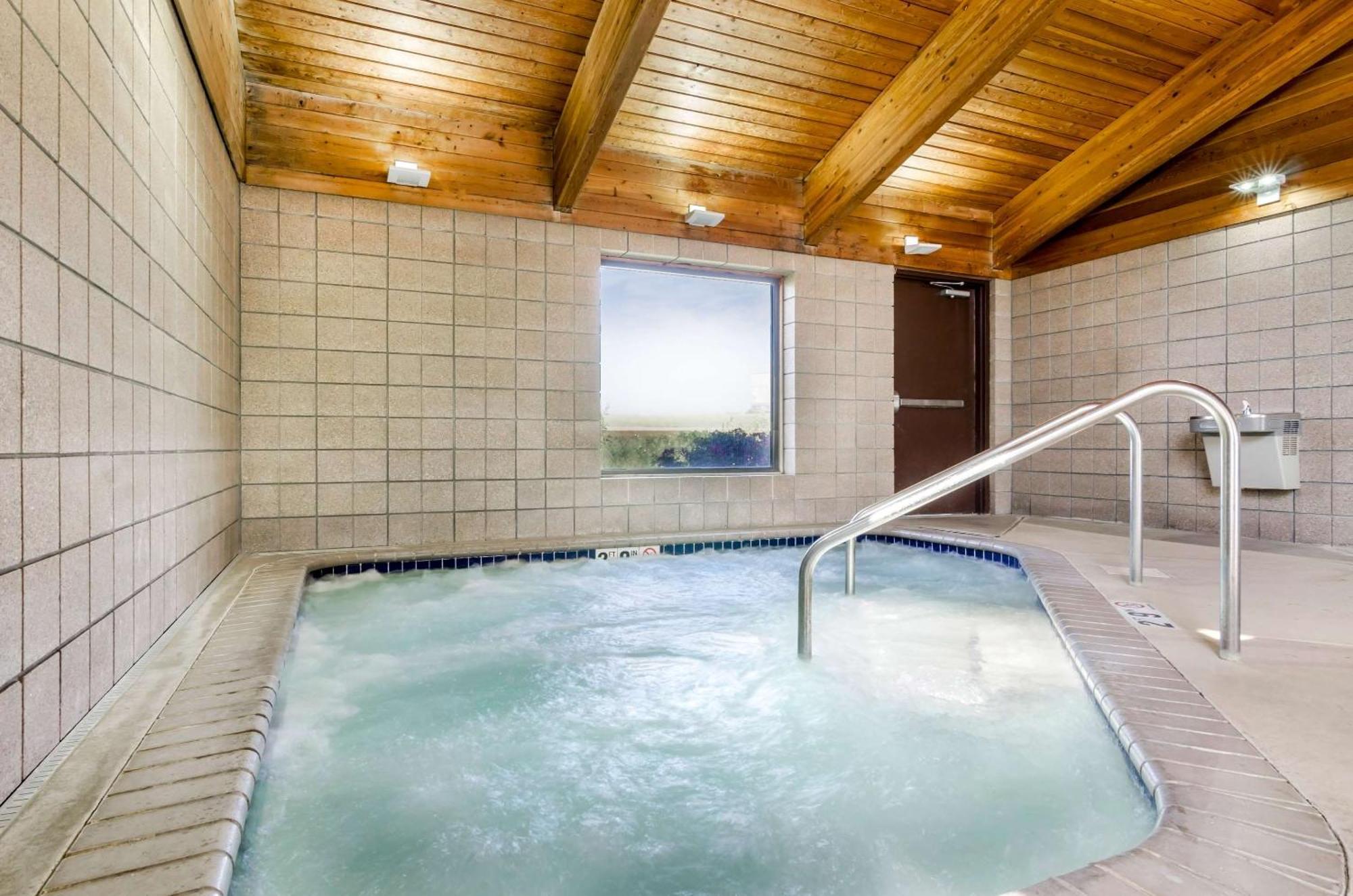 Rodeway Inn Hesston المظهر الخارجي الصورة
