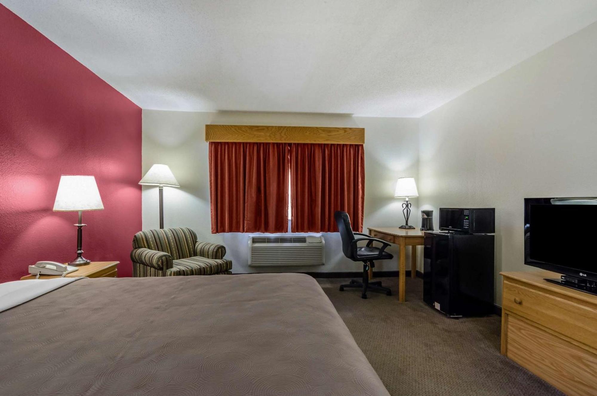 Rodeway Inn Hesston المظهر الخارجي الصورة