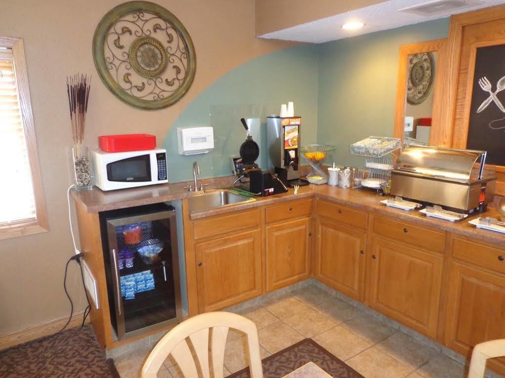 Rodeway Inn Hesston المظهر الخارجي الصورة