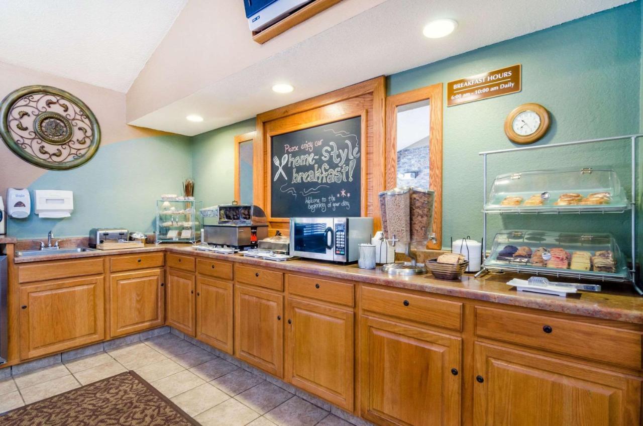 Rodeway Inn Hesston المظهر الخارجي الصورة